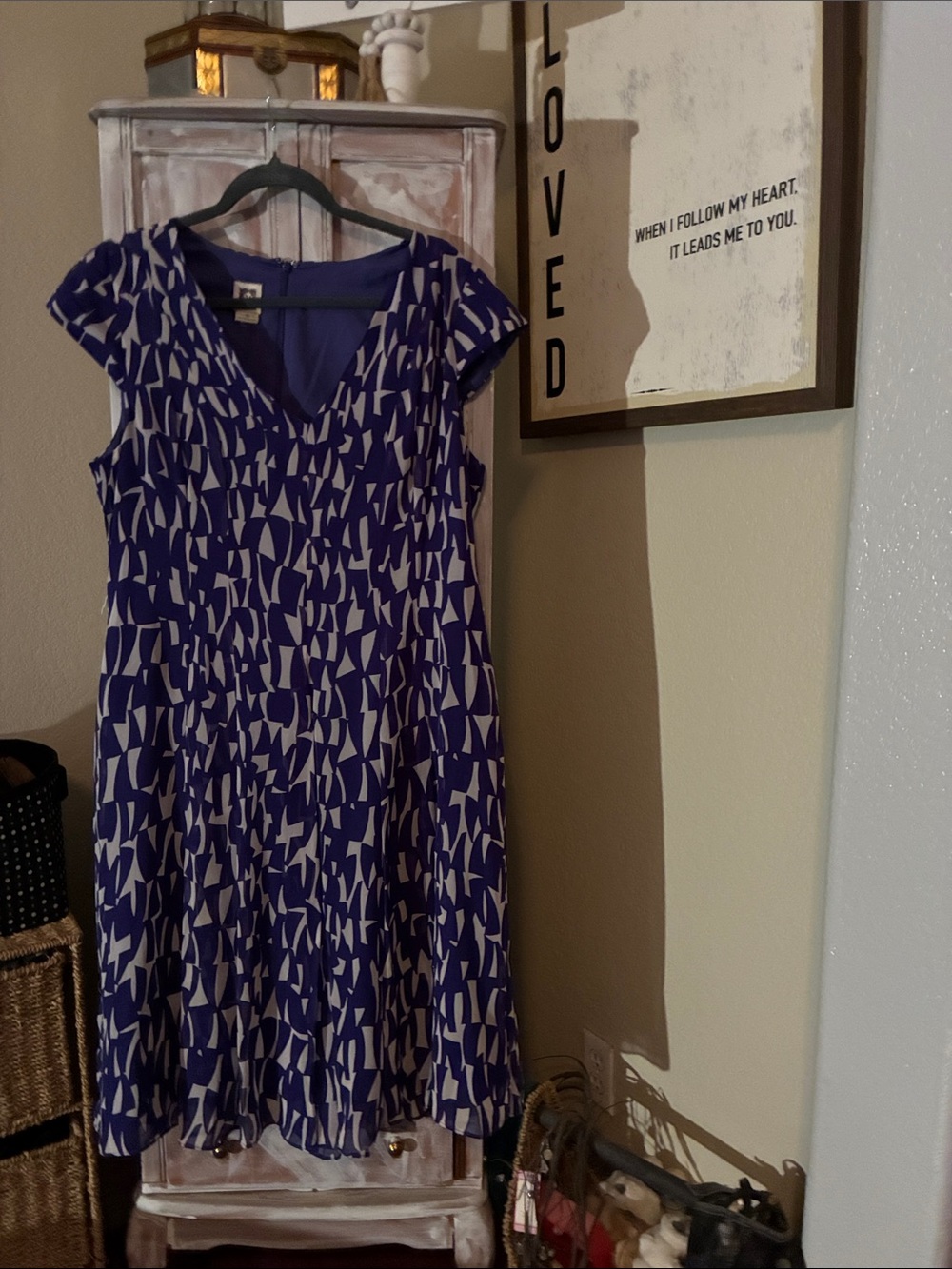 Anne Klein Purple and White Geometric V-Neck Midi Dress